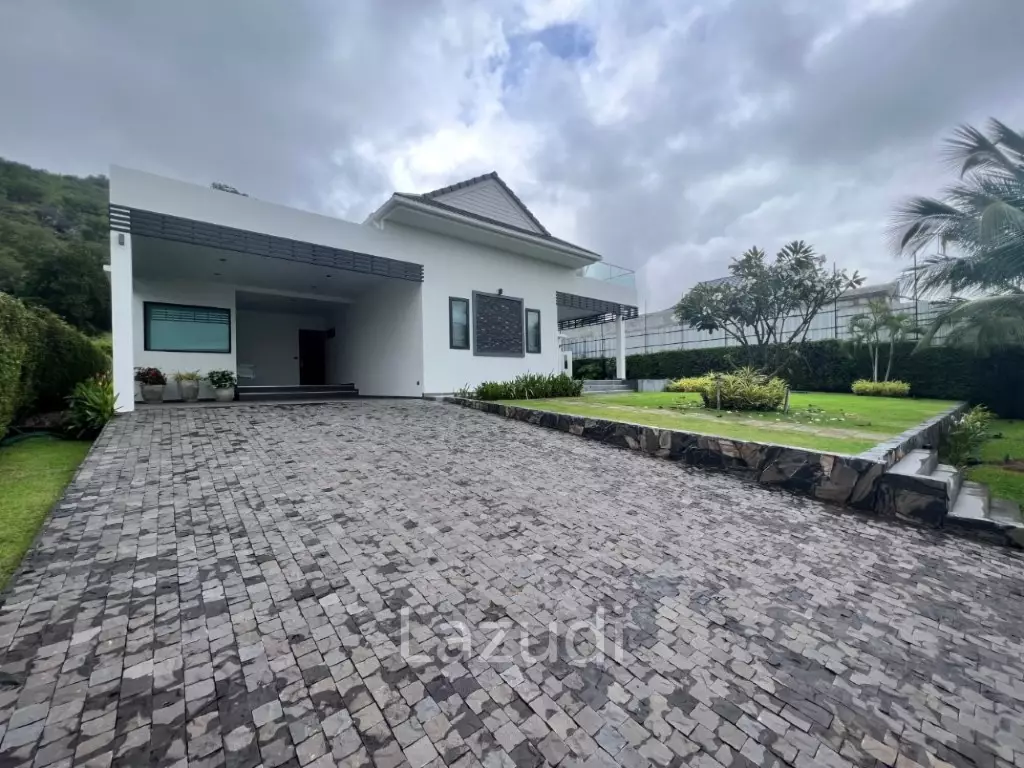 SIVANA HIDEAWAY PHASE 2 : 3 bed pool villa with sea views