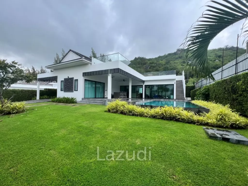 SIVANA HIDEAWAY PHASE 2 : 3 bed pool villa with sea views