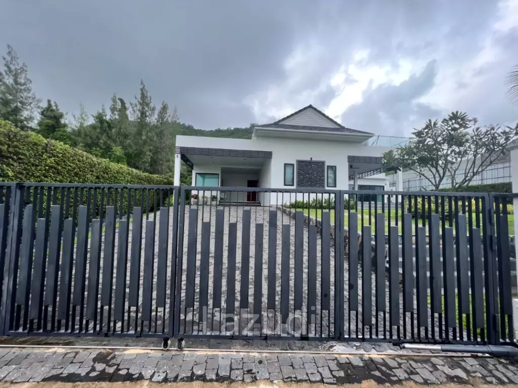 SIVANA HIDEAWAY PHASE 2 : 3 bed pool villa with sea views