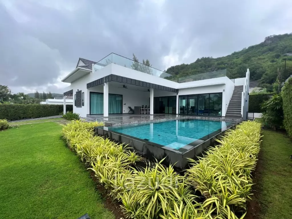SIVANA HIDEAWAY PHASE 2 : 3 bed pool villa with sea views