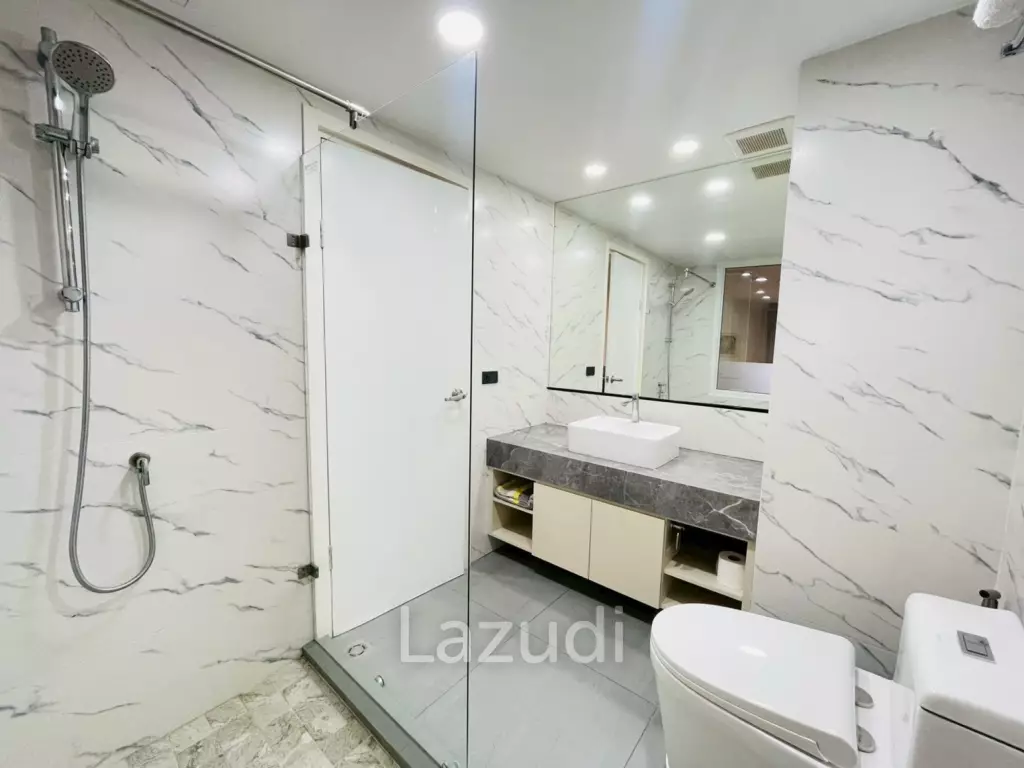 Seaview Paradise condo: 2-Bedroom Beachfront Condo with Sea View, Hua Hin