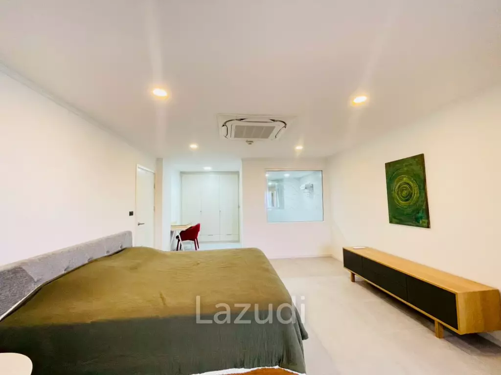 Seaview Paradise condo: 2-Bedroom Beachfront Condo with Sea View, Hua Hin