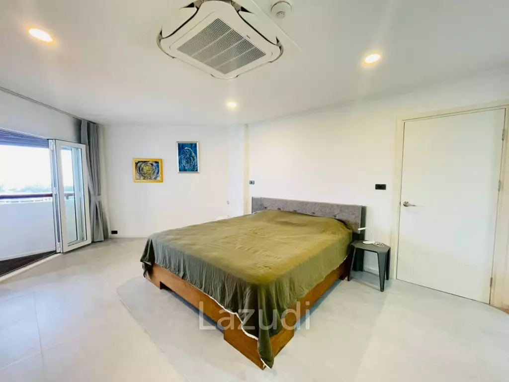 Seaview Paradise condo: 2-Bedroom Beachfront Condo with Sea View, Hua Hin