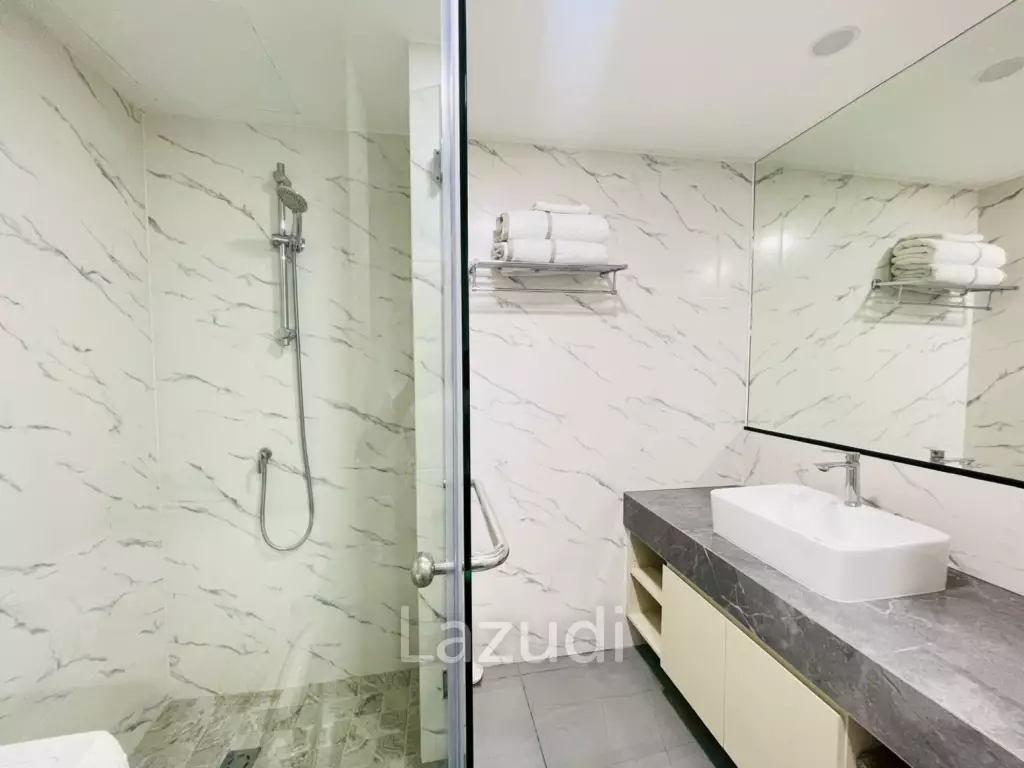 Seaview Paradise condo: 2-Bedroom Beachfront Condo with Sea View, Hua Hin