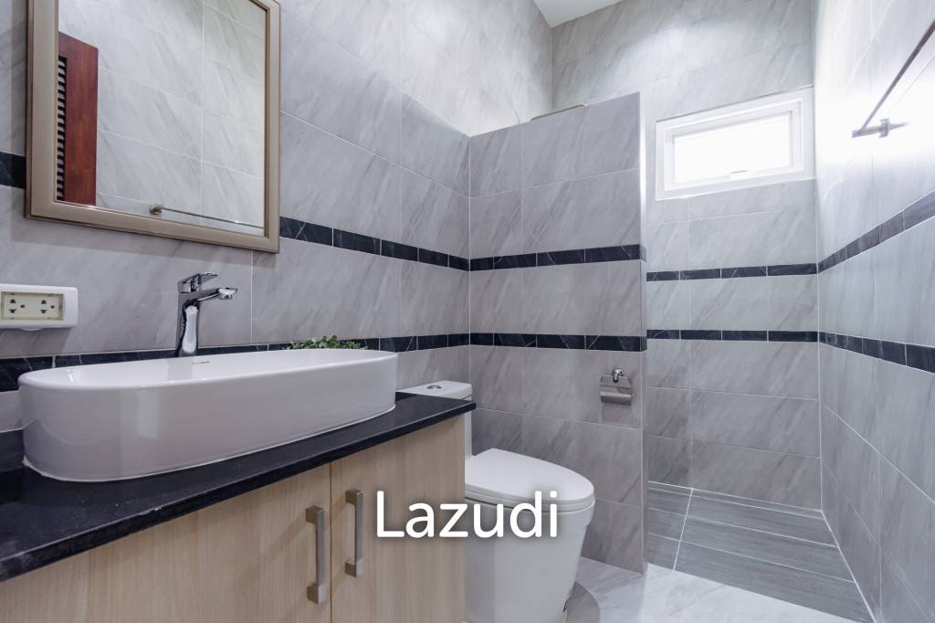 740 ตร.ม 3 เตียง 3 อาบน้ำ วิลล่า For ขาย