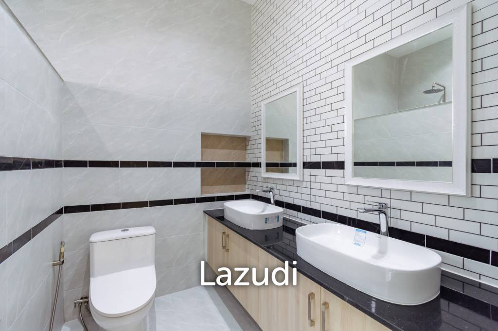 740 ตร.ม 3 เตียง 3 อาบน้ำ วิลล่า For ขาย