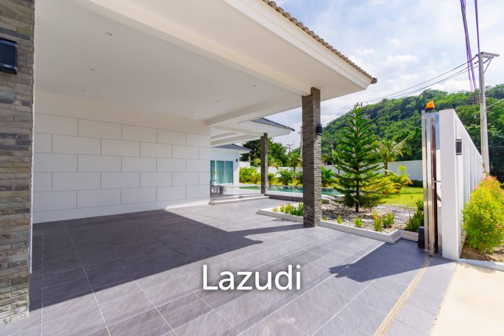 740 ตร.ม 3 เตียง 3 อาบน้ำ วิลล่า For ขาย