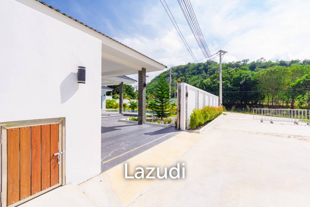 740 ตร.ม 3 เตียง 3 อาบน้ำ วิลล่า For ขาย