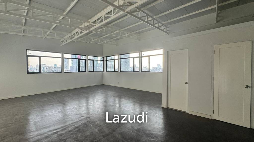 Spacious Industrial Style Studio in Sathon