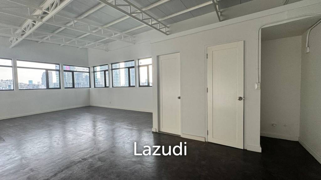 Spacious Industrial Style Studio in Sathon