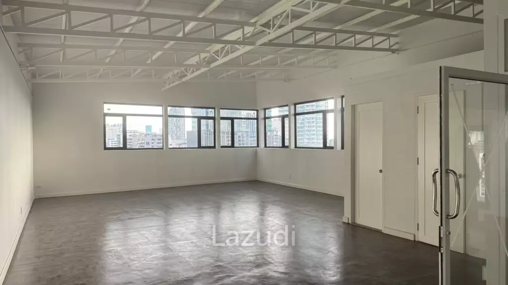 Spacious Industrial Style Studio in Sathon