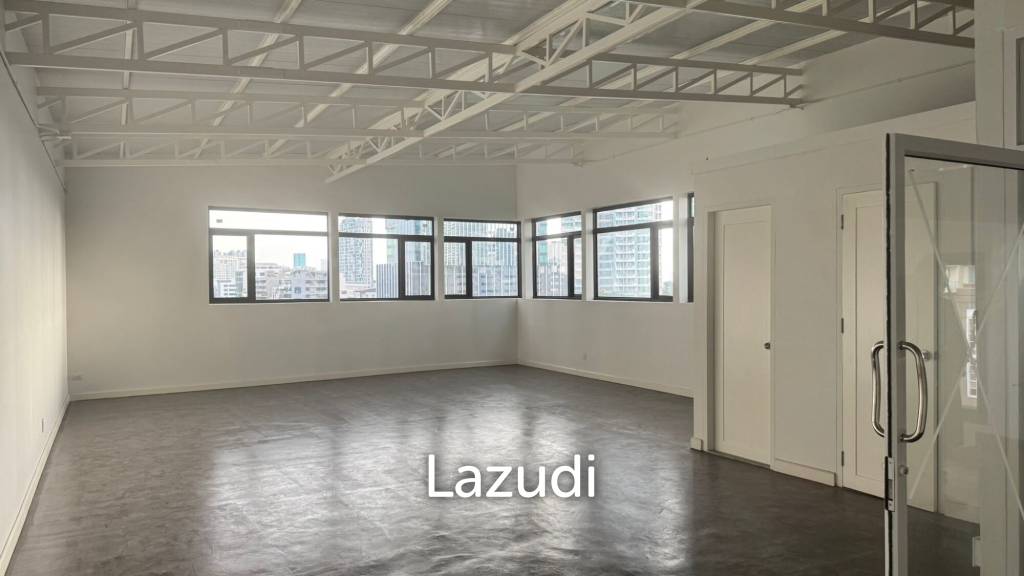 Spacious Industrial Style Studio in Sathon