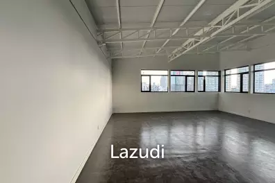 Spacious Industrial Style Studio in Sathon