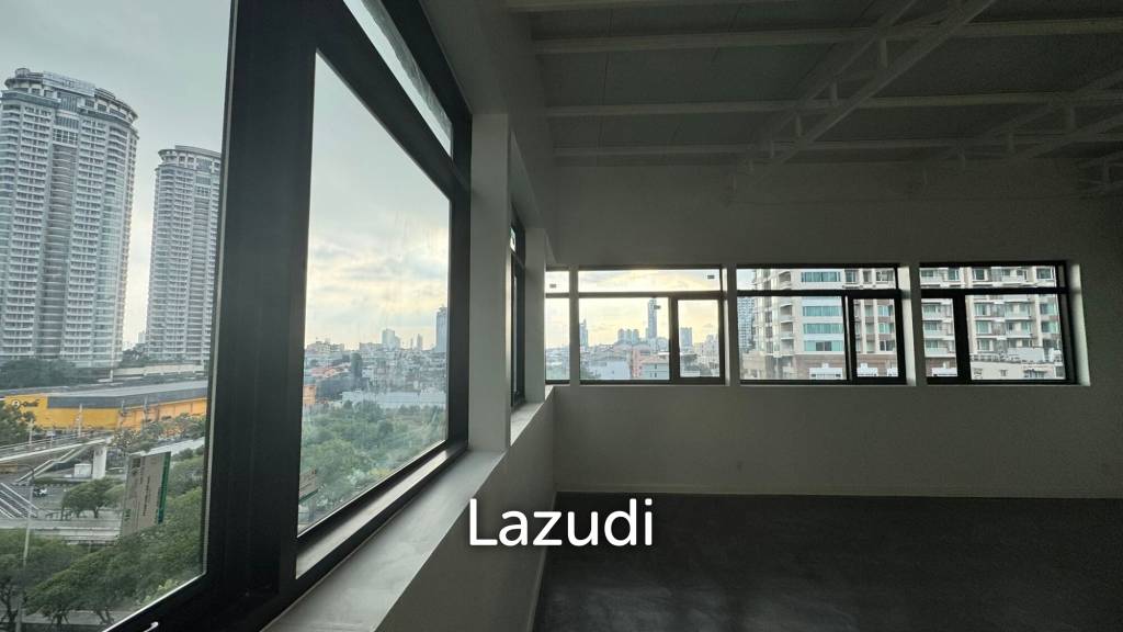 Spacious Industrial Style Studio in Sathon
