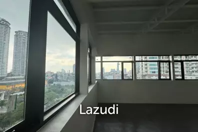 Spacious Industrial Style Studio in Sathon
