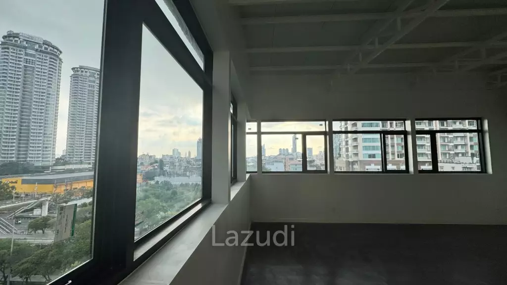 Spacious Industrial Style Studio in Sathon