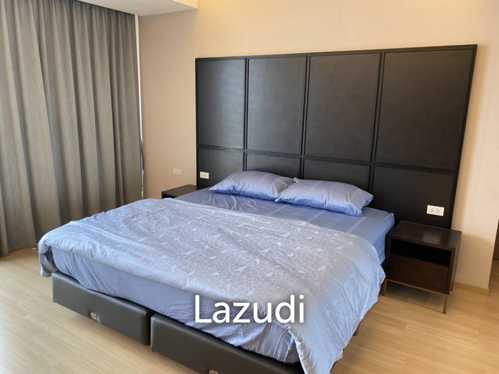 Luxurious High-Rise Condo in Sathorn Bangkok