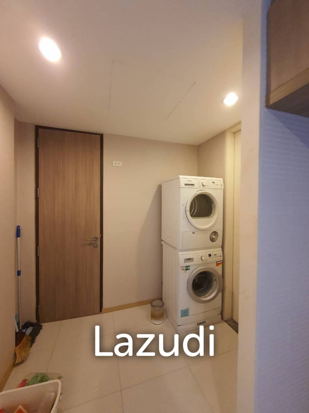 Luxurious High-Rise Condo in Sathorn Bangkok