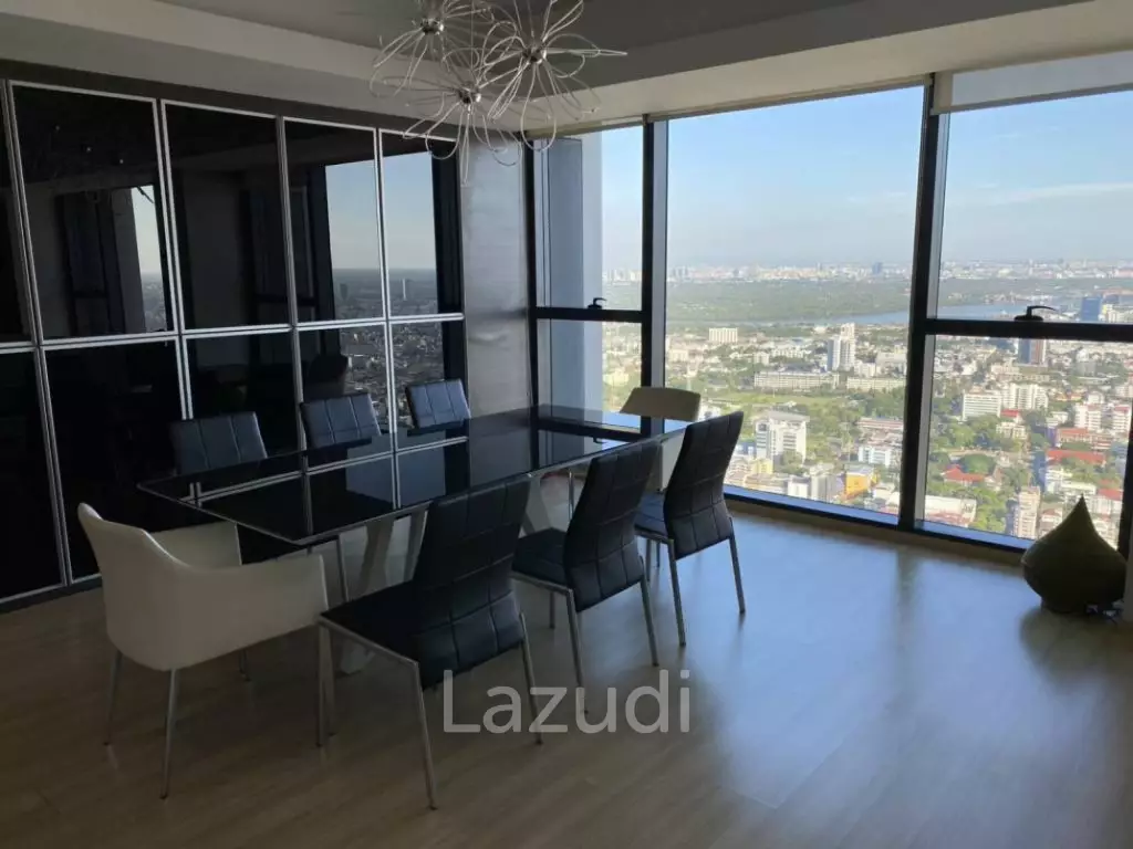 Luxurious High-Rise Condo in Sathorn Bangkok