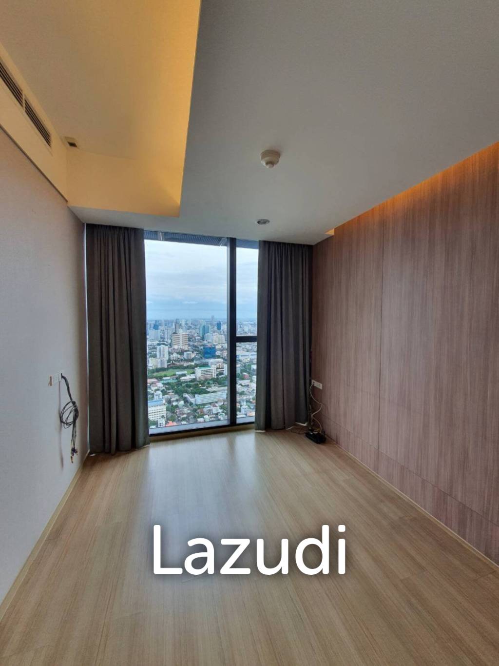Luxurious High-Rise Condo in Sathorn Bangkok