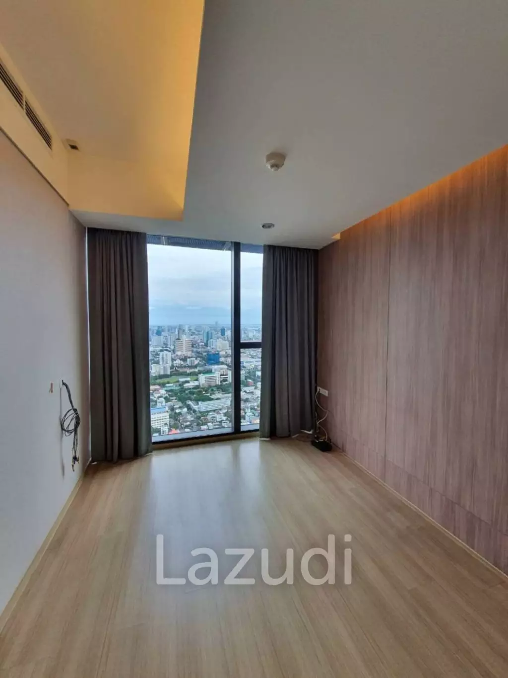 Luxurious High-Rise Condo in Sathorn Bangkok