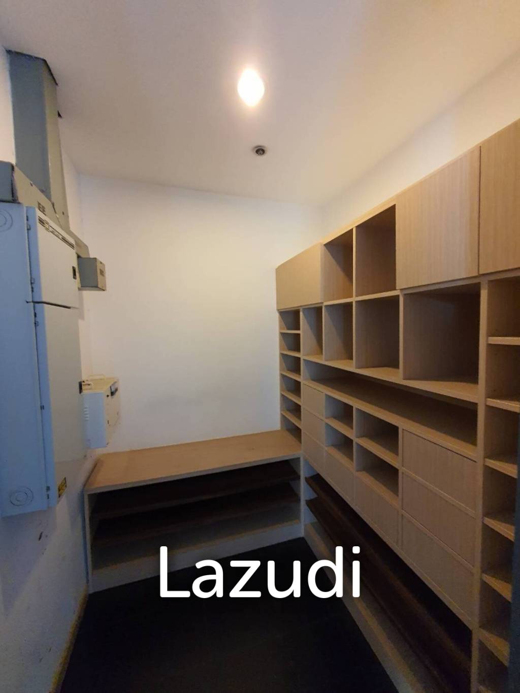 Luxurious High-Rise Condo in Sathorn Bangkok