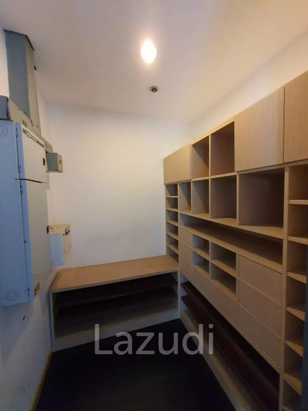 Luxurious High-Rise Condo in Sathorn Bangkok