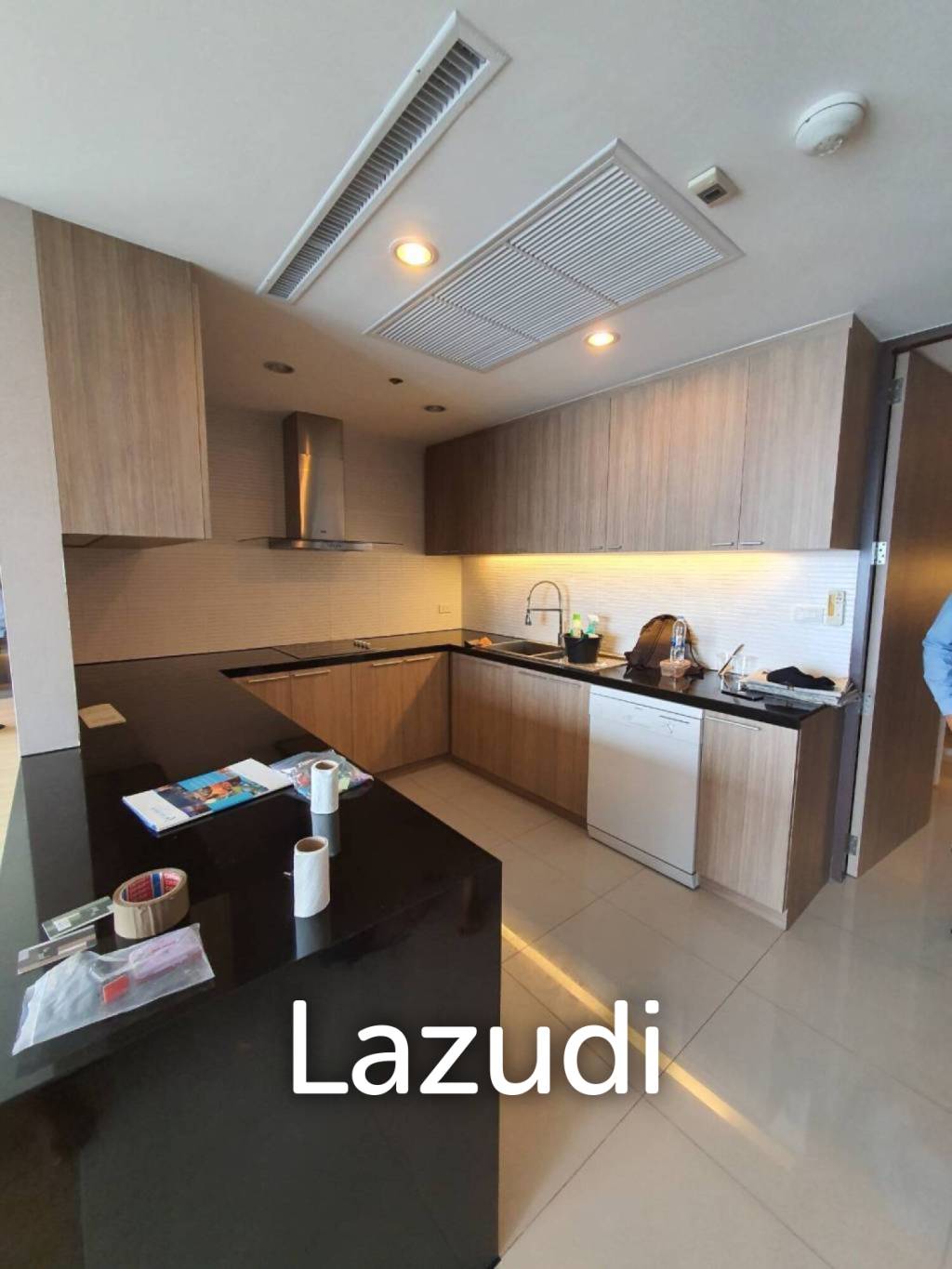 Luxurious High-Rise Condo in Sathorn Bangkok
