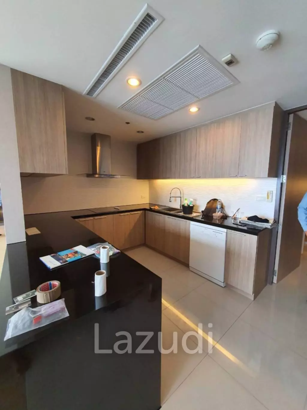 Luxurious High-Rise Condo in Sathorn Bangkok