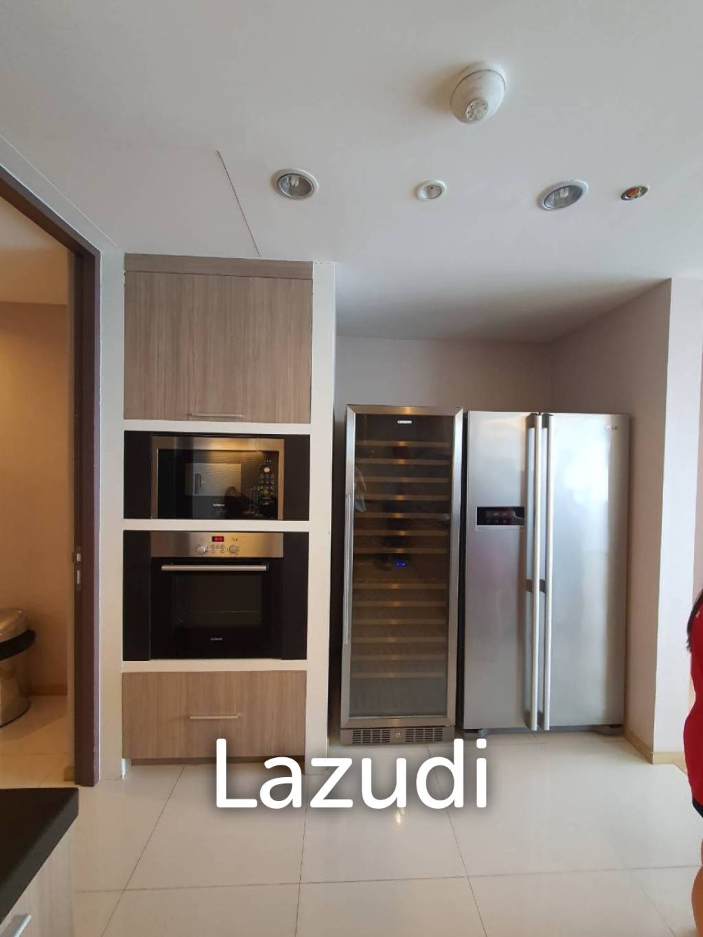 Luxurious High-Rise Condo in Sathorn Bangkok