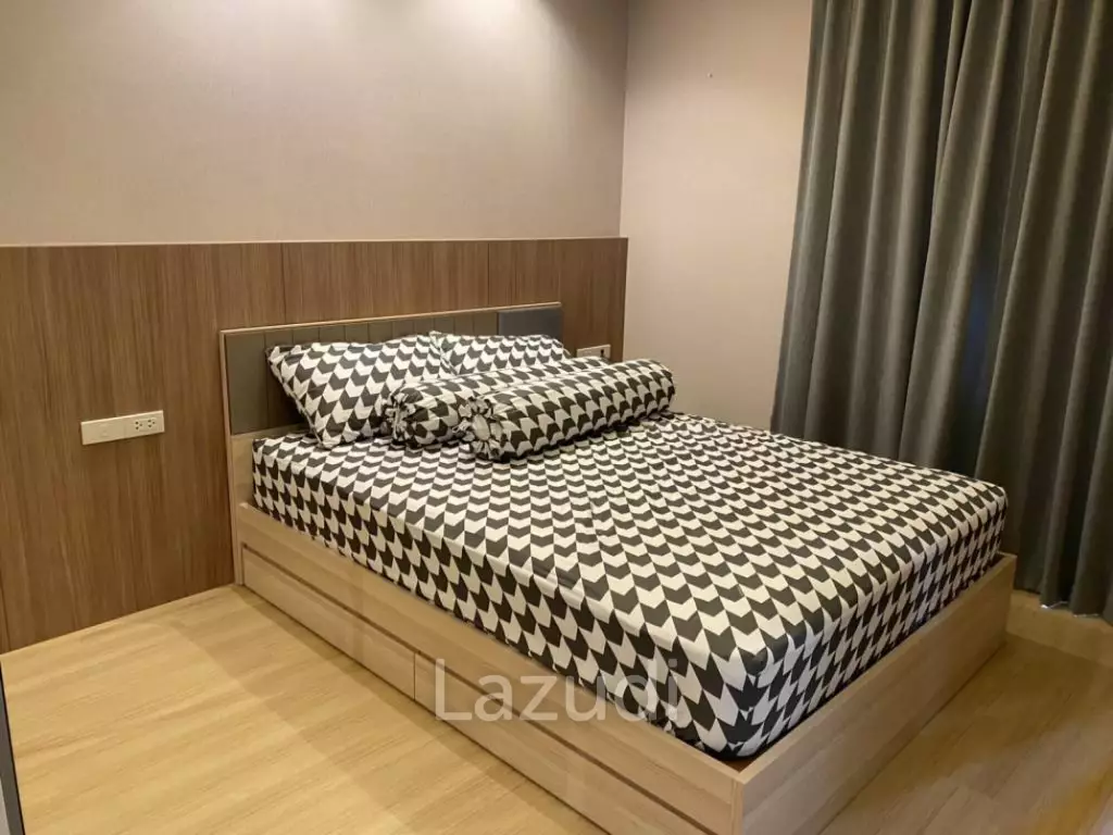Luxurious High-Rise Condo in Sathorn Bangkok