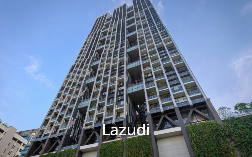 Luxurious High-Rise Condo in Sathorn Bangkok
