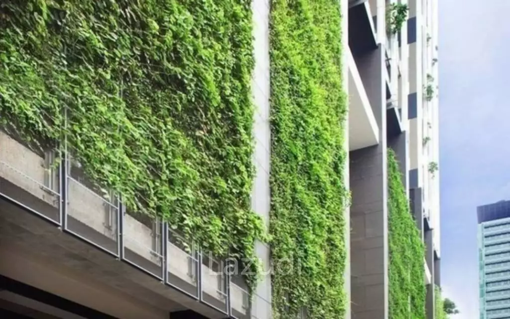 Luxurious High-Rise Condo in Sathorn Bangkok