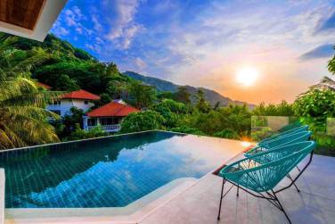Seaview 5-bedroom Pool Villa near Kata Beach