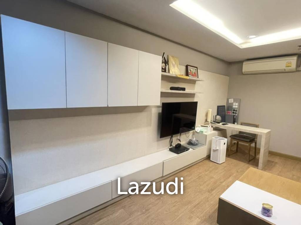 Luxury 46th Floor State Tower Condo in Si Lom