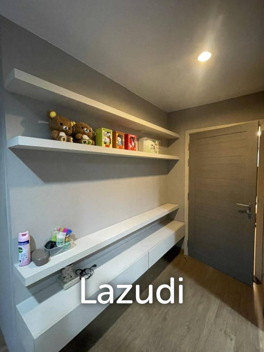 Luxury 46th Floor State Tower Condo in Si Lom