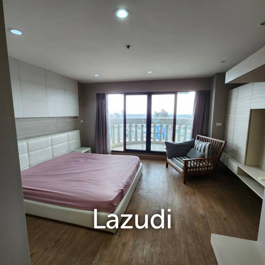 Luxury 46th Floor State Tower Condo in Si Lom