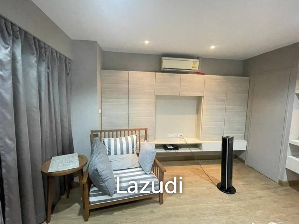Luxury 46th Floor State Tower Condo in Si Lom