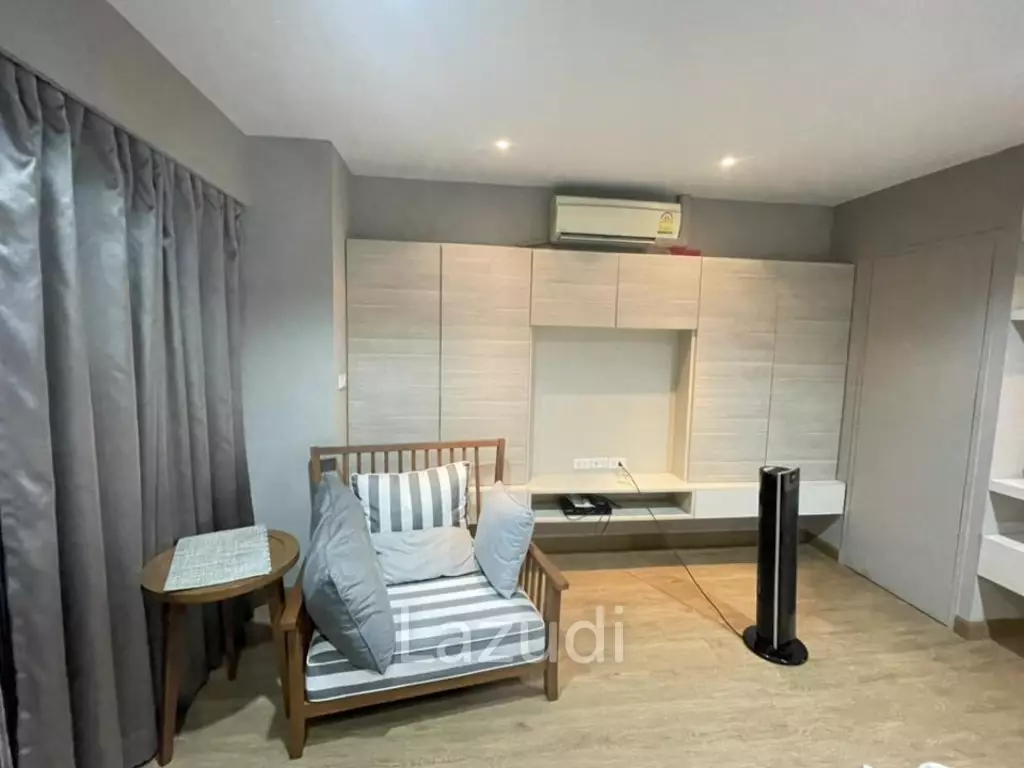 Luxury 46th Floor State Tower Condo in Si Lom