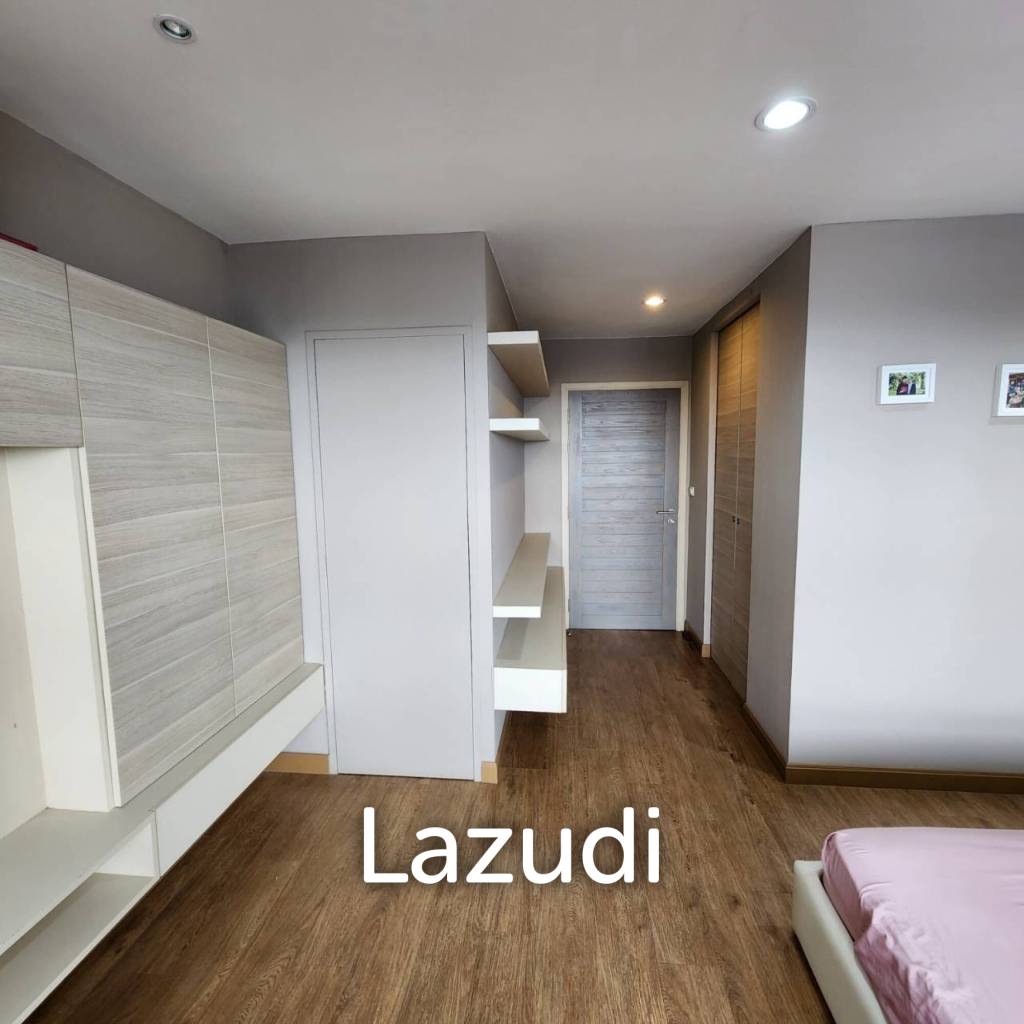 Luxury 46th Floor State Tower Condo in Si Lom