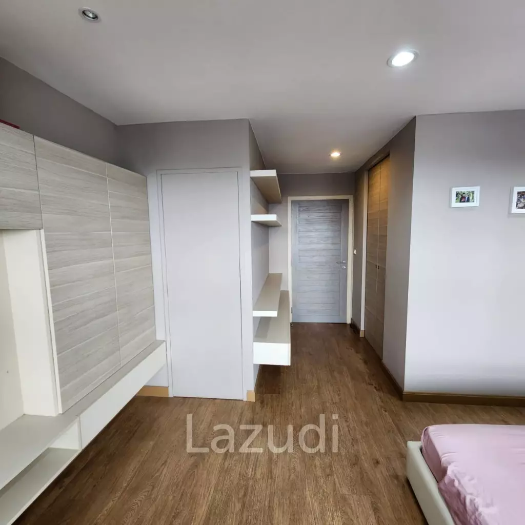Luxury 46th Floor State Tower Condo in Si Lom