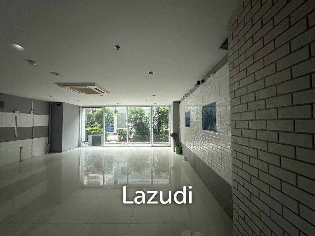 Modern Retail Space in Prime Khlong Toei Nuea Location