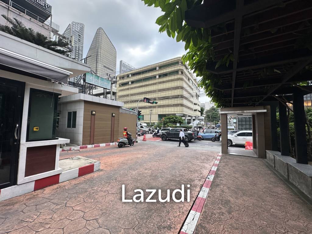 Modern Retail Space in Prime Khlong Toei Nuea Location
