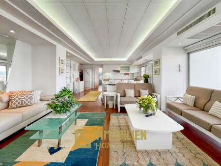 Moderne und luxuriöse Eigentumswohnung mit Meerblick im Baan Haad Hua Hin