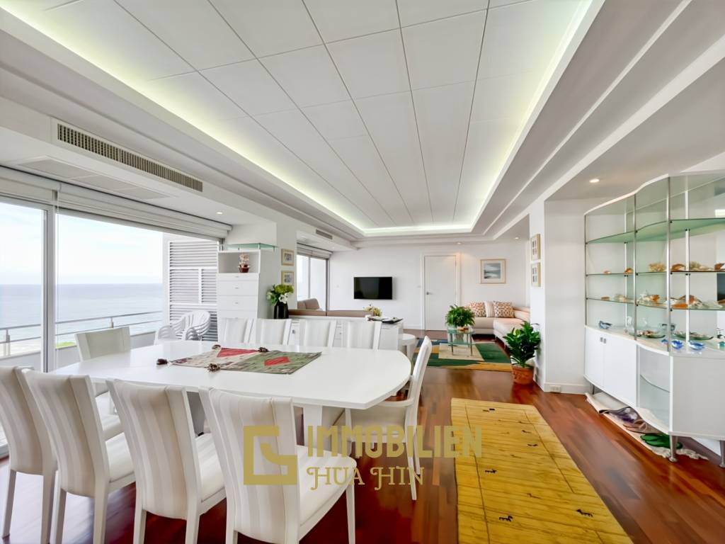 Moderne und luxuriöse Eigentumswohnung mit Meerblick im Baan Haad Hua Hin