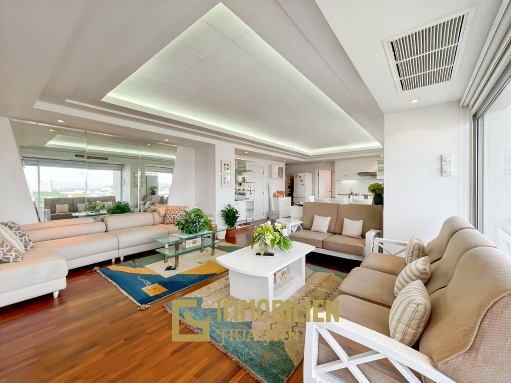 Moderne und luxuriöse Eigentumswohnung mit Meerblick im Baan Haad Hua Hin