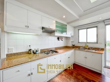 Moderne und luxuriöse Eigentumswohnung mit Meerblick im Baan Haad Hua Hin