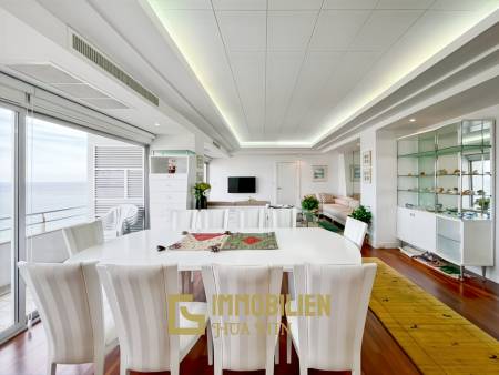 Moderne und luxuriöse Eigentumswohnung mit Meerblick im Baan Haad Hua Hin