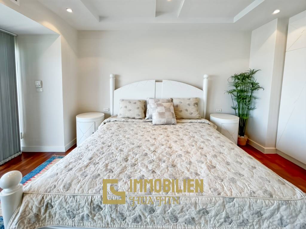 Moderne und luxuriöse Eigentumswohnung mit Meerblick im Baan Haad Hua Hin