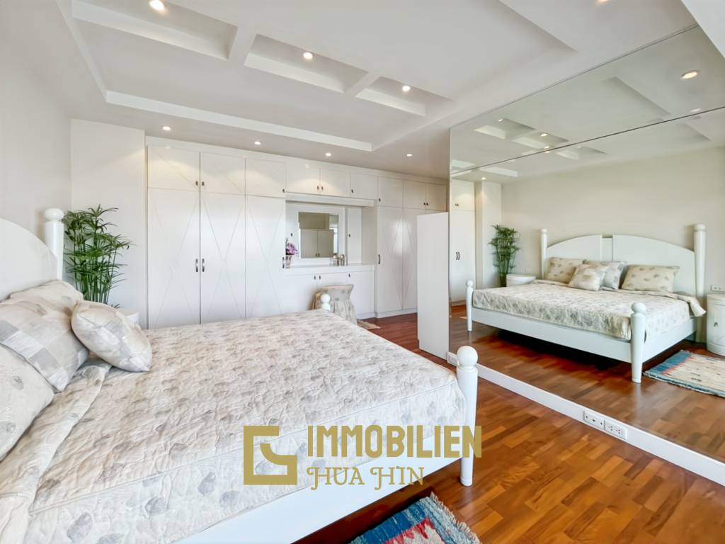 Moderne und luxuriöse Eigentumswohnung mit Meerblick im Baan Haad Hua Hin